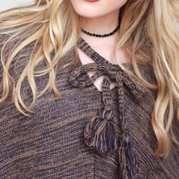 ❣️SALE-FIRM❣️ Pom Pom Oversize Poncho Knit Sweater - Picture 3 of 3