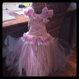 Adorable BOW accessory holder.