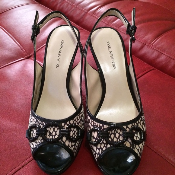 Jones New York size 7 peep toe heels