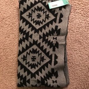 Octavia infinity scarf