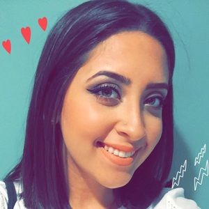 Meet your Posher, Yesenia