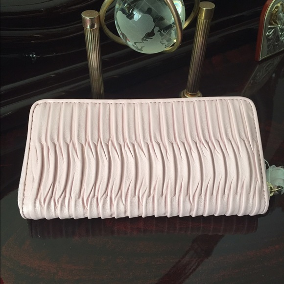 COACH ZIP AROUND WALLET - Picture 2 of 3