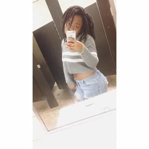 Meet your Posher, Chloe