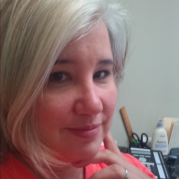 Meet your Posher, Julie - Picture 2 of 2