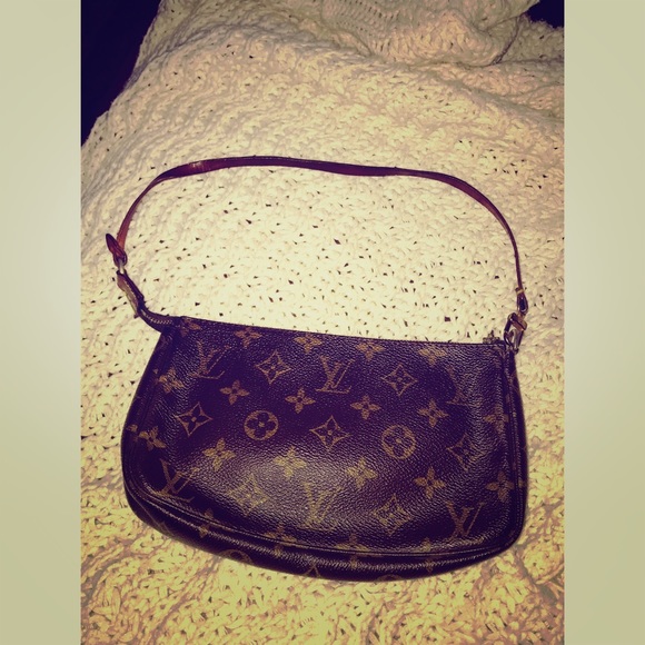 Authentic Louis Vuitton Pouchette