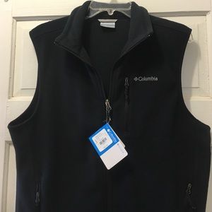 Mens small Columbia black fleece vest NWT nice