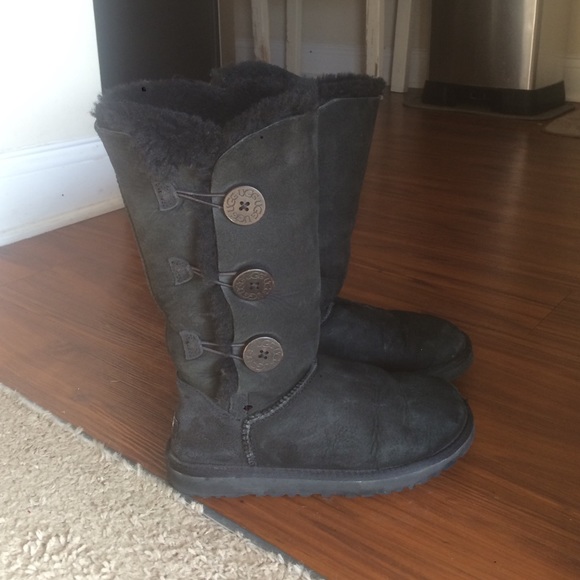 Black button uggs