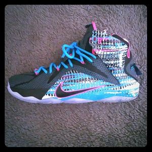 Lebron 12 chromosomes size 10.