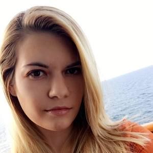 Meet your Posher, Carissa