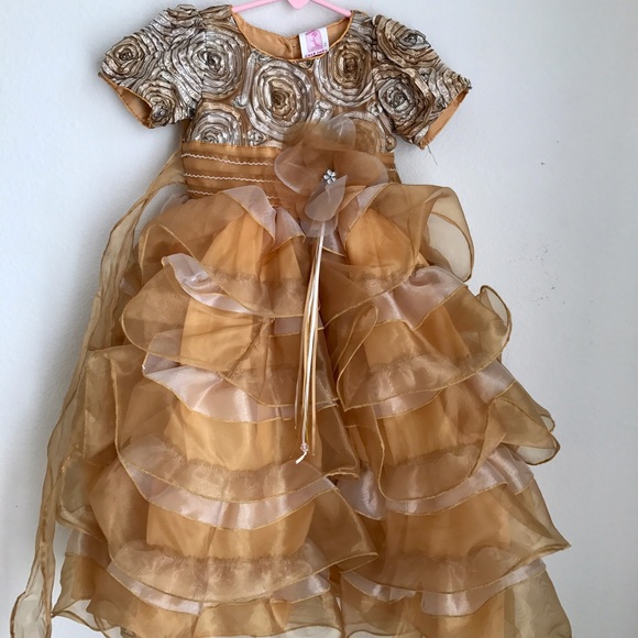 Holiday gold dress new without tags. Size 2t