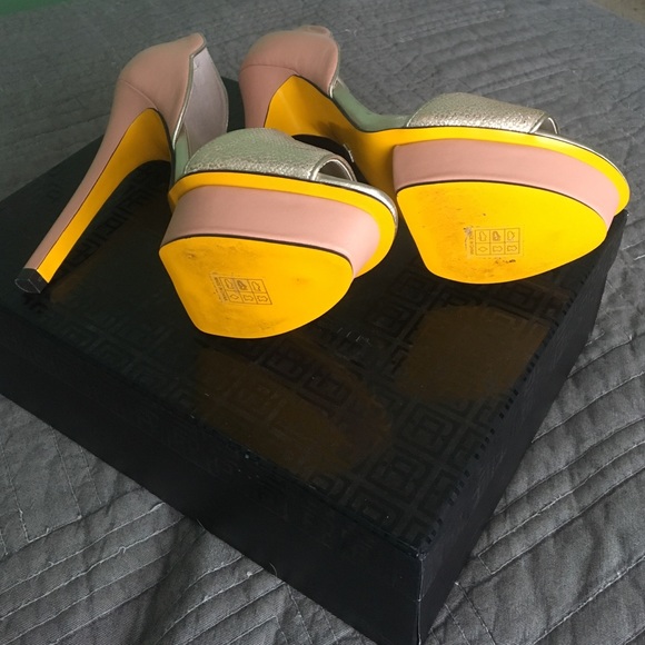 Dor'say Peep toe Pump - Picture 4 of 4