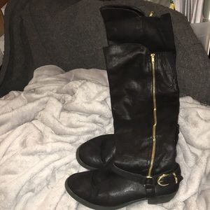 💥SALE💥Adorable black and gold knee high boots!