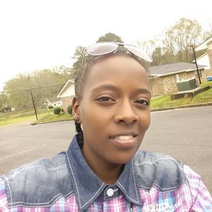 Meet your Posher, Adrianne