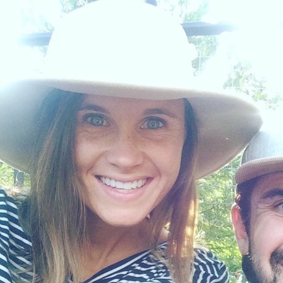 Meet your Posher, Elizabeth - Picture 3 of 4