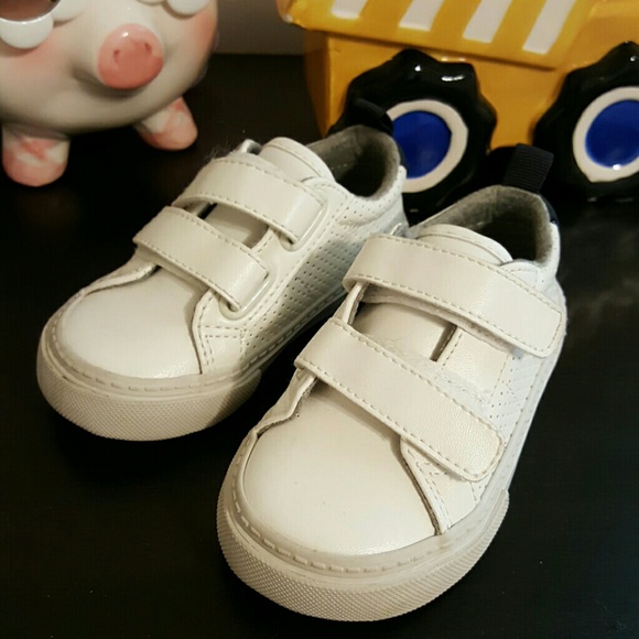 New baby gap sneakers