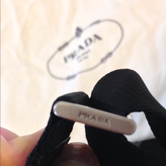 💯% Authentic Prada Crossbody Bag - Picture 3 of 5