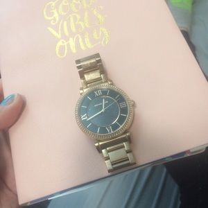 WOMANS MICHAEL KORS WATCH BARELY USED
