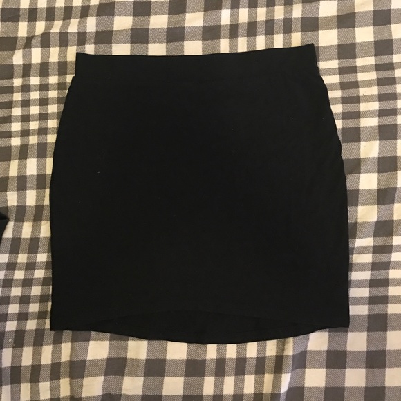 🎉SALE🎉 H&M Black skirt