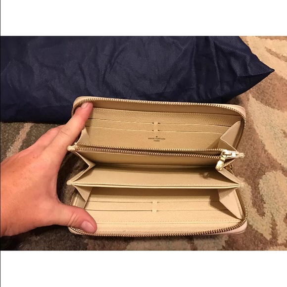 👛SOLD👛 Louis Vuitton Zippy Wallet - Picture 2 of 4