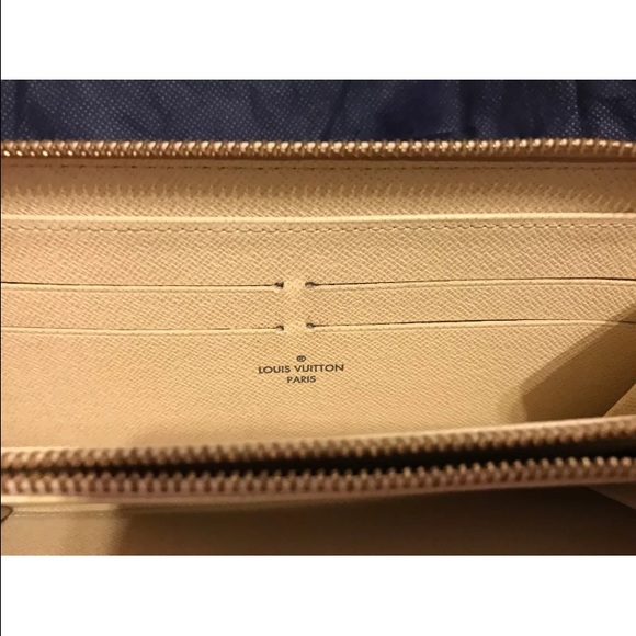 👛SOLD👛 Louis Vuitton Zippy Wallet - Picture 3 of 4