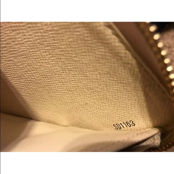 👛SOLD👛 Louis Vuitton Zippy Wallet - Picture 4 of 4