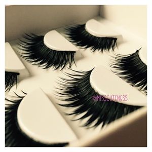6 Pairs Dramatic Lashes!!