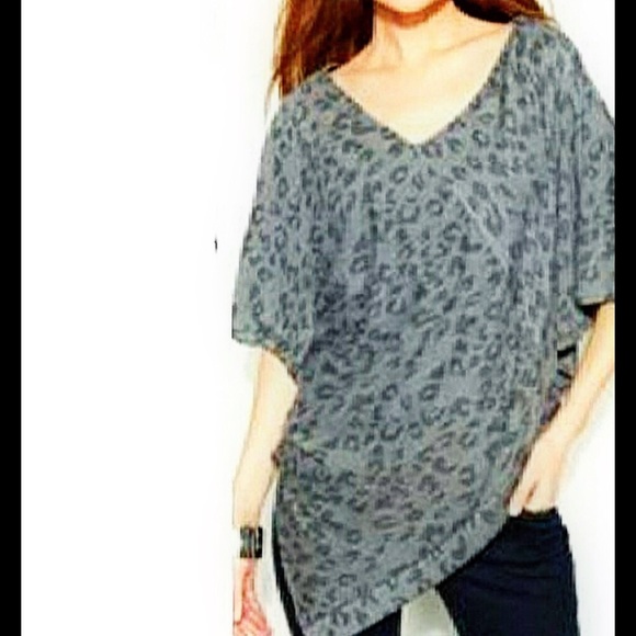 FIRM $🎉New S/M VINCE CAMUTO Poncho Gray Sweater