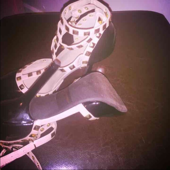Heels - Picture 3 of 3