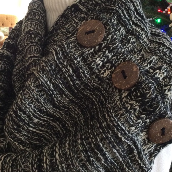 NEW "Chic" 3 Button INFINITY Black/ White SCARF - Picture 2 of 4