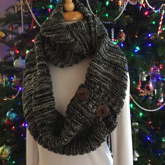 NEW "Chic" 3 Button INFINITY Black/ White SCARF - Picture 3 of 4
