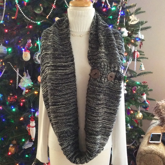 NEW "Chic" 3 Button INFINITY Black/ White SCARF - Picture 4 of 4