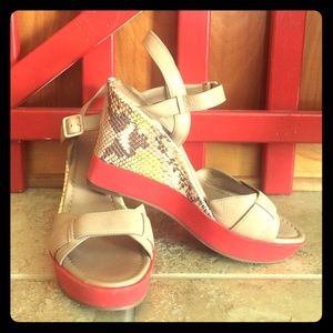 PERFECT CONDITION!COLE HAAN WEDGES