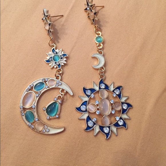 New Jewel Sun and Moon Dangling Gold Earrings - Picture 5 of 5