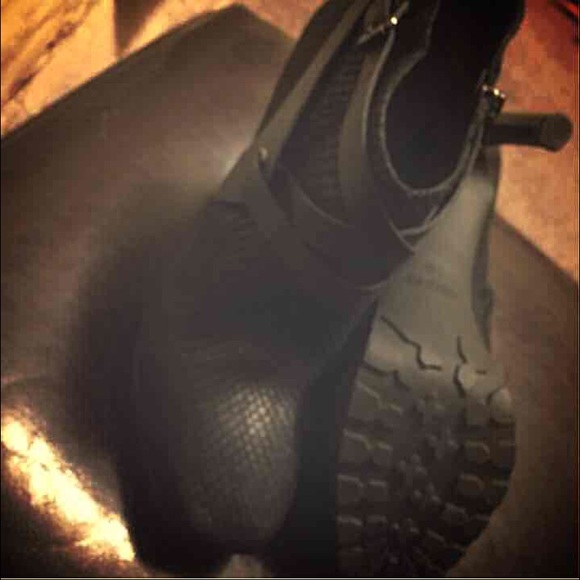 Guess booties - Picture 2 of 2