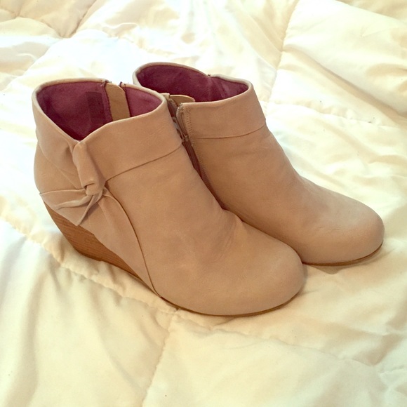 Grey Blowfish Booties