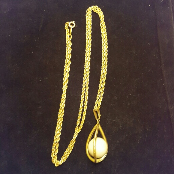 Vintage Avon Tailored Elegance Necklace