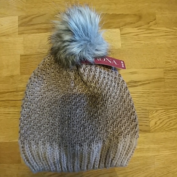 Cute pom pom furry knit hat winter shimmer NWT