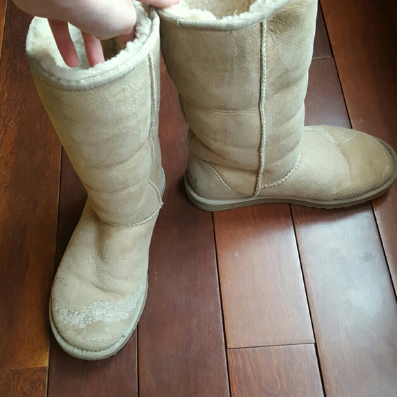 UGG boots  (tan/light brown)
