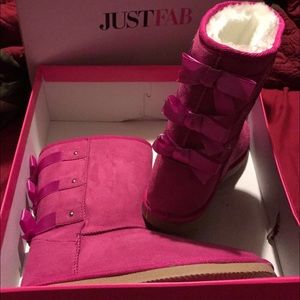 Just fab boots. Pink with three bows. Very soft