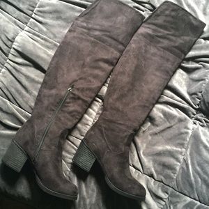 NWOT Black thigh high suede boots 10
