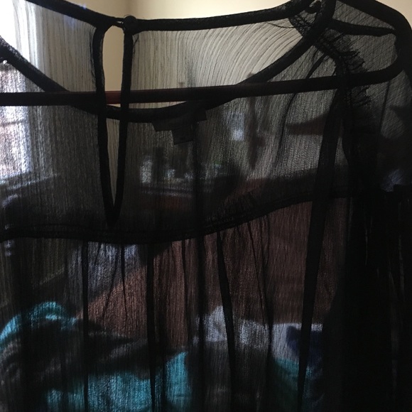 Sheer blouse barely worn - Picture 3 of 4