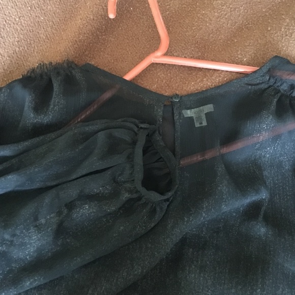 Sheer blouse barely worn - Picture 4 of 4