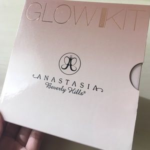 Anastasia Beverly Hills Glow kit "THAT GLOW"