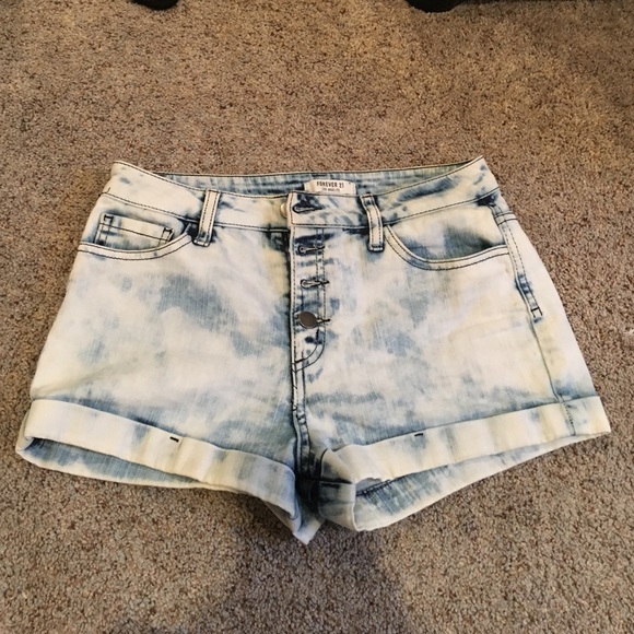 Forever21 LA Light wash jean shorts size 27