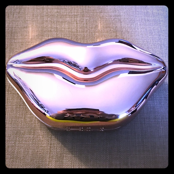 Shiny Lip Clutch