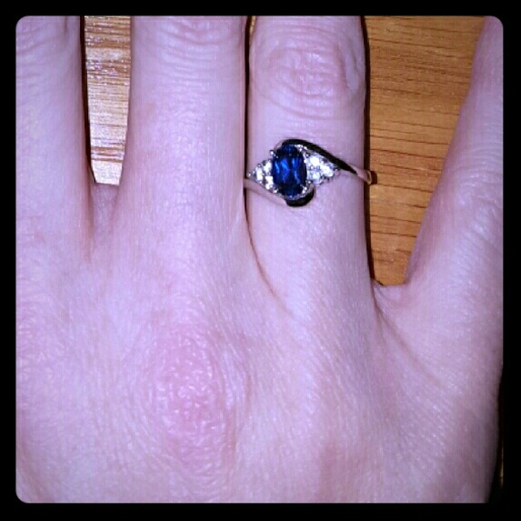 10 k  white gold Blue Sapphire ring with diamonds