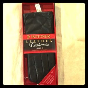 Women's Isotoner leather cashmere lined gloves.
