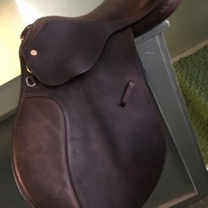 15.5" colligate English saddle