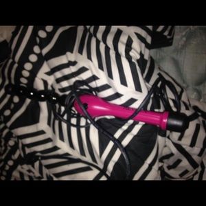 Revlon curling wand.