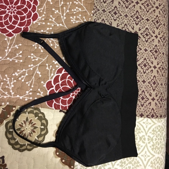 Lululemon black sports bra size 4